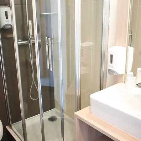 瑞思妥诺沙朗设计酒店 2*