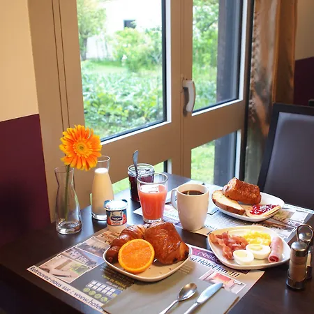 瑞思妥诺沙朗设计酒店 2*